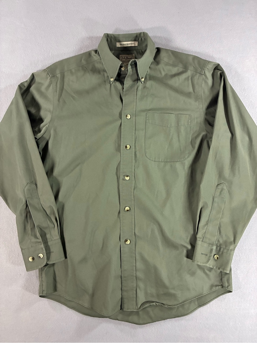 NWOT Y2K L.L. Bean Men’s Sage Green Button-Down Cotton Shirt. Men’s Small Reg